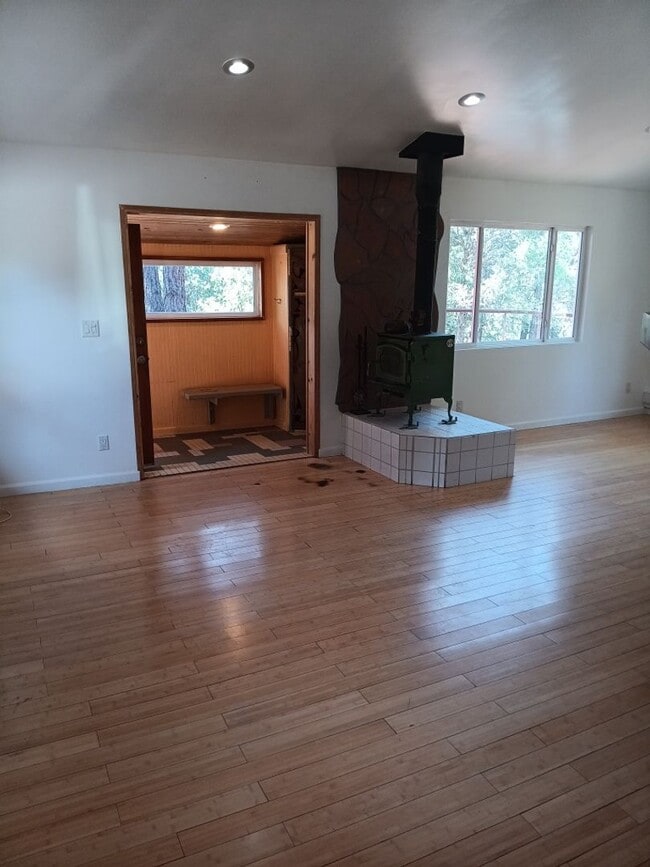 Building Photo - COZY HOME IN THE BEAUTIFUL TOWN OF TIJERAS | Showings available NOW!!