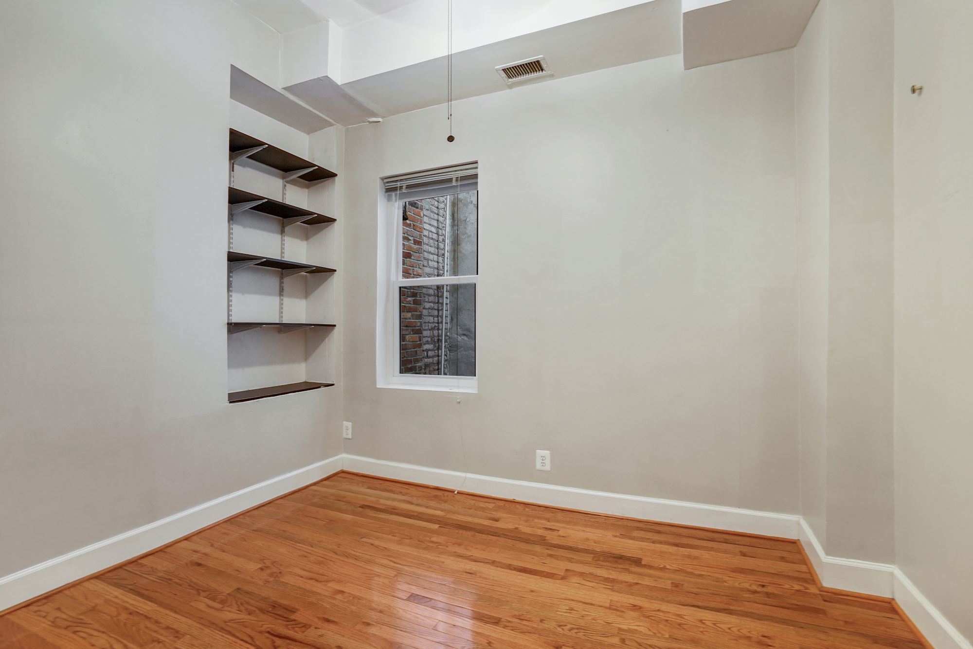 Spacious 2nd BR - 724 5th St NE