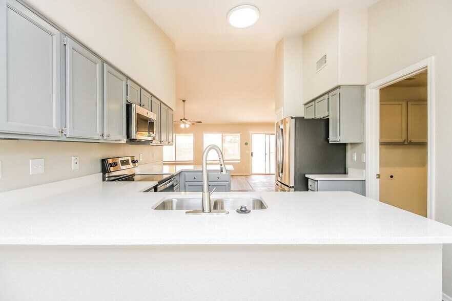 Building Photo - 4119 E San Pedro Ave