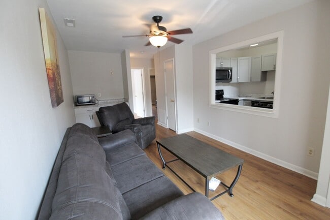 Building Photo - 1420 Bradley Dr