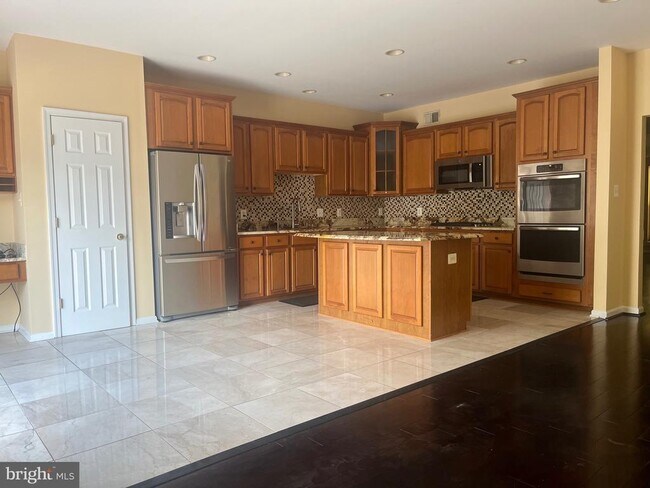 Building Photo - 44259 Huron Terrace