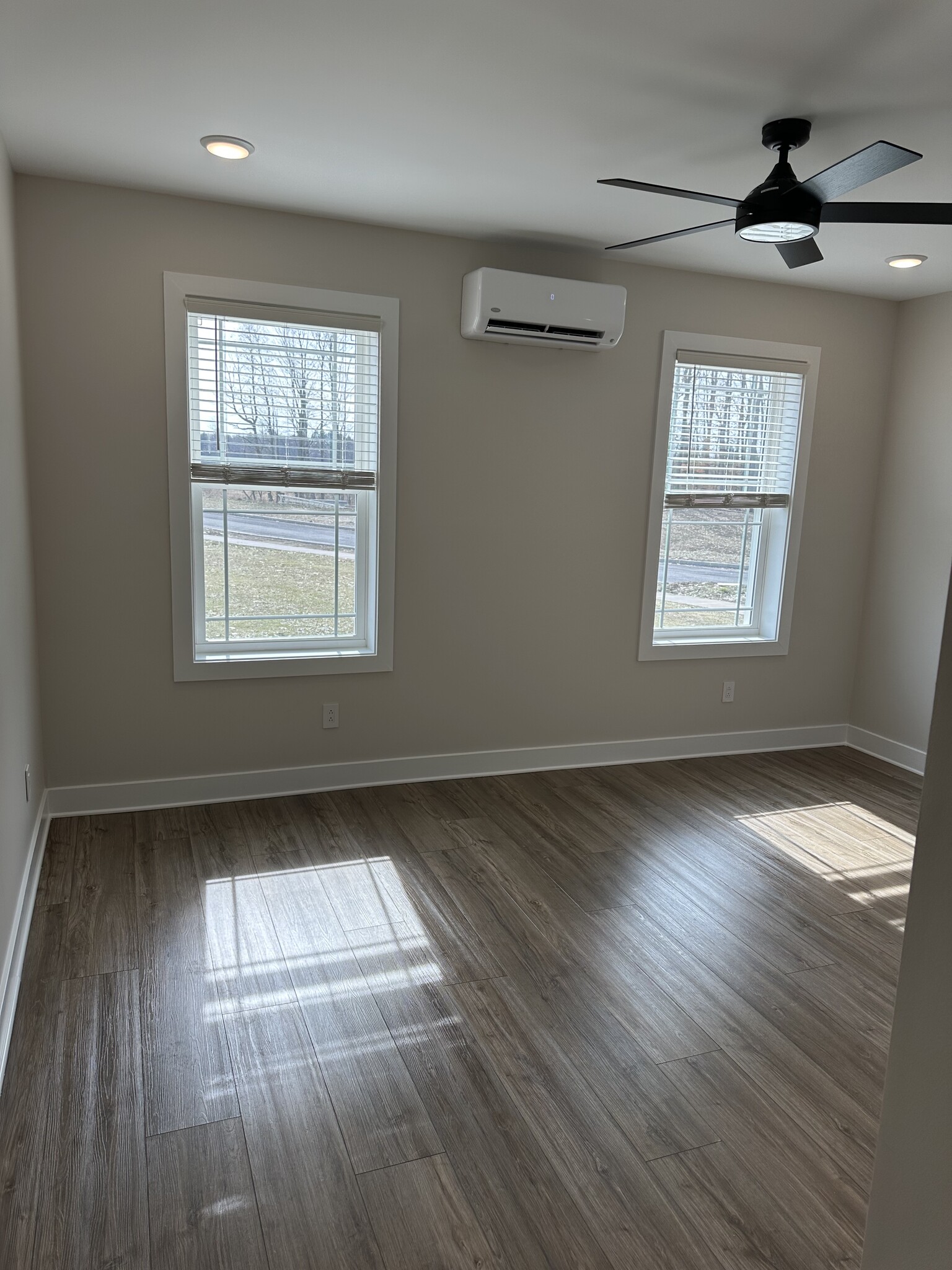 Building Photo - 251 Liam Ln