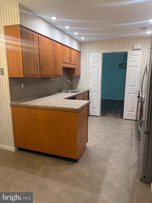 Building Photo - 14 Oak Knoll Dr