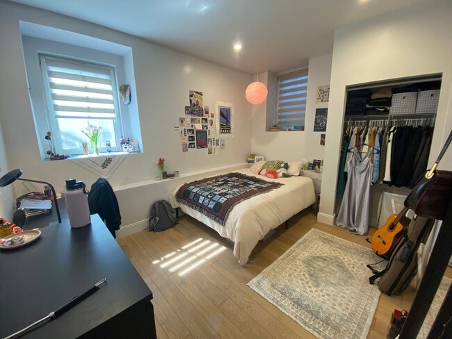 Building Photo - Spacious 3 Bed / 2 Bath | In-Unit Laundry | Fort Hill | 9/1