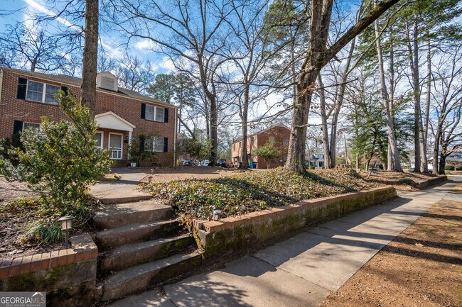Building Photo - 130 University Dr