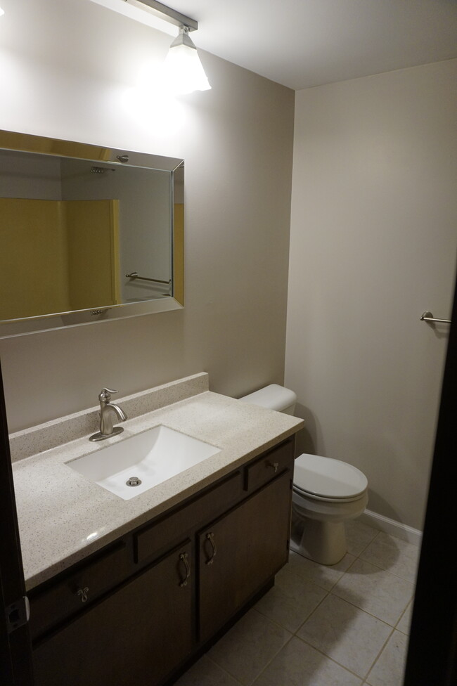 Building Photo - 641 Orchard Dr W