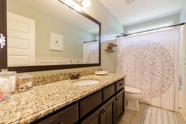 Building Photo - Spacious & Stylish 4BD/2BA Home in Valdost...