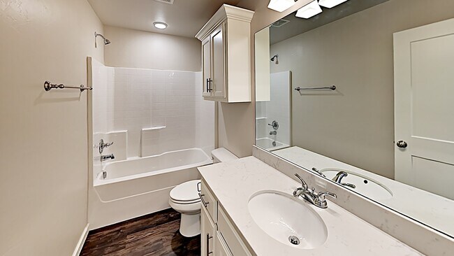 Building Photo - 2 Bedroom, 2 Bathroom, 1 Car Garage Duplex...