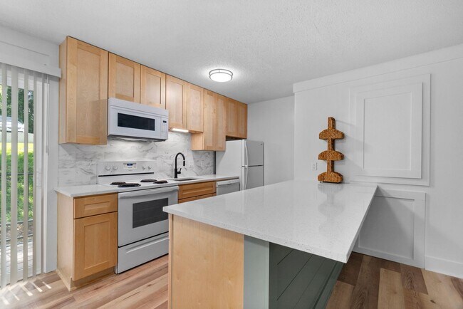 Building Photo - Special Offer: $500 Off First Full Month's Rent! 1 Bed, 1 Bath Apartment – Great Location & Ameni...