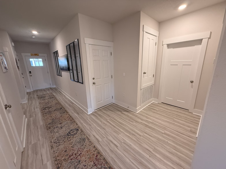 Building Photo - 5851 Sargassum Ln