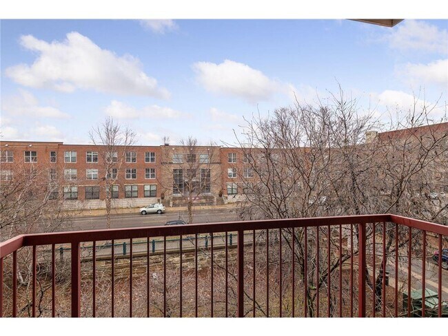 Building Photo - 560 2nd St