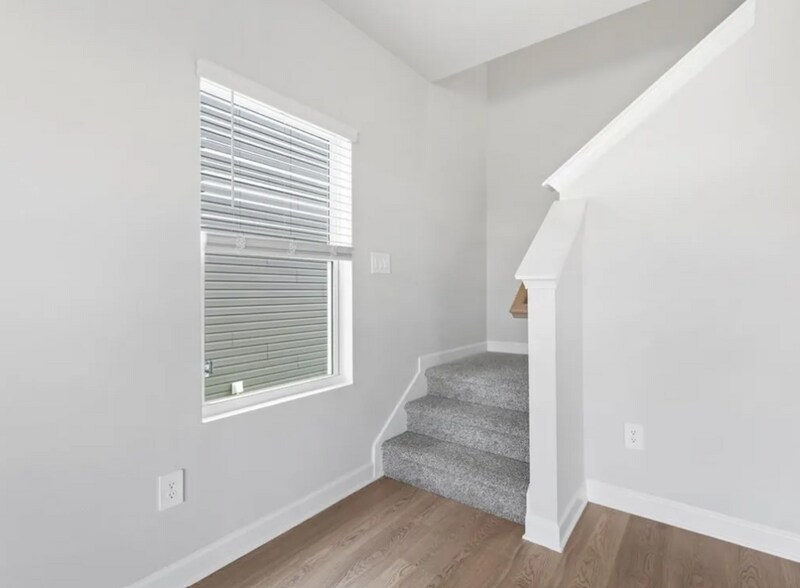 Building Photo - 527 Ward Wilson Trl