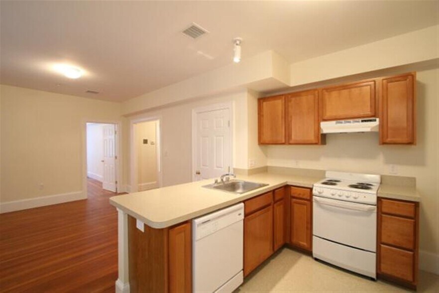 Building Photo - 859 Massachusetts Ave