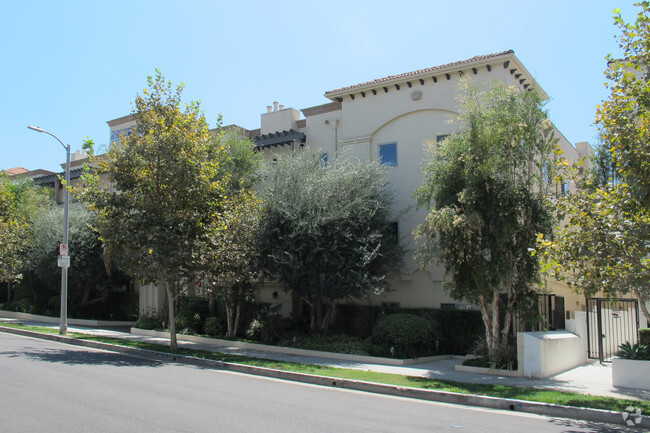 Building Photo - Verona Villas
