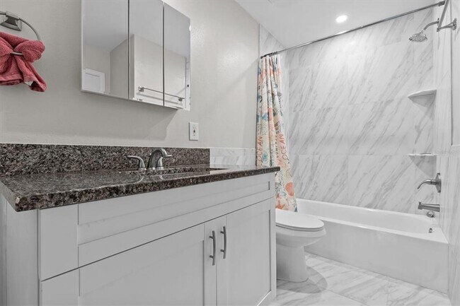 Building Photo - 386 Moorings Cove Dr