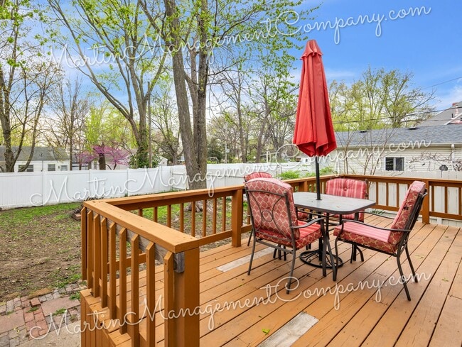 Building Photo - 906 S Barrett Ave