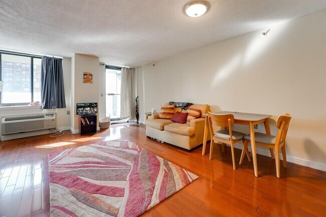 Building Photo - 551 Observer Hwy