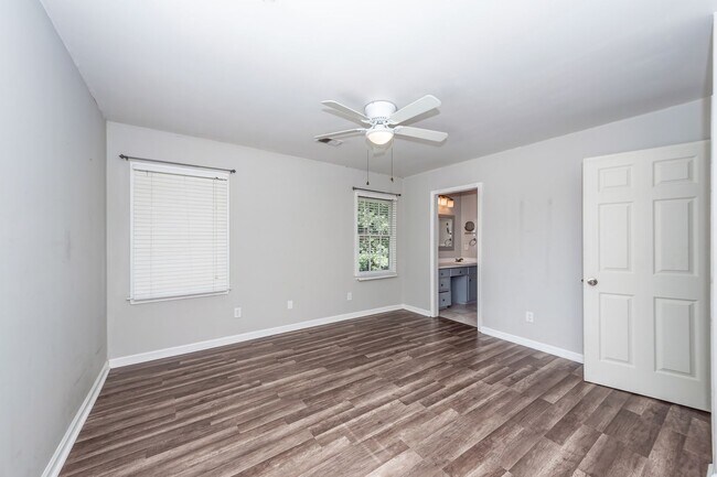 Building Photo - 4 Bedroom, 2.5 Bathroom Home in Tall Pines...