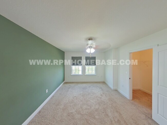 Building Photo - Modern 3-Bedroom Townhome with Stylish Upd...