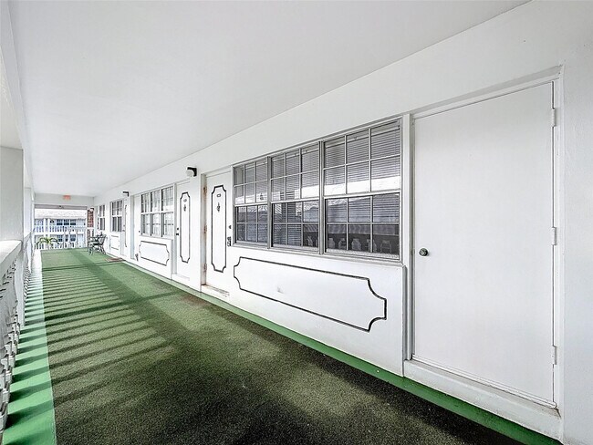 Building Photo - 5208 NE 24th Terrace