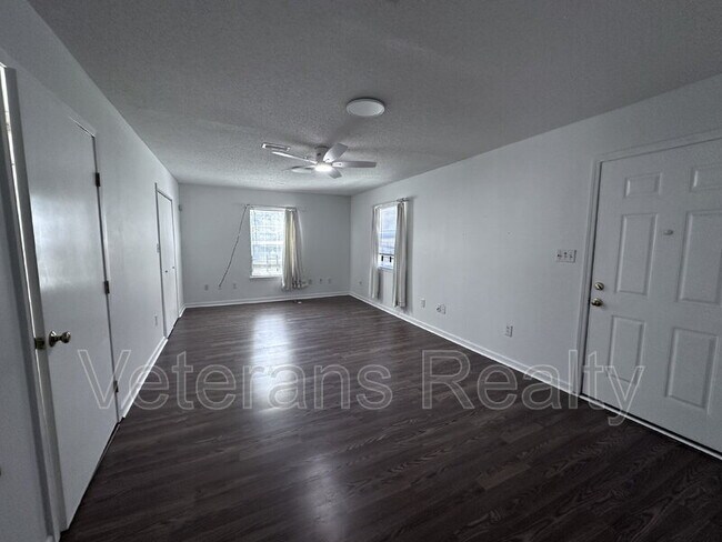 Building Photo - 1313 42nd Ave