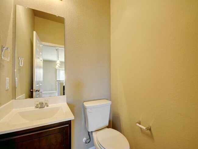 Building Photo - 1620 Bryant Dr