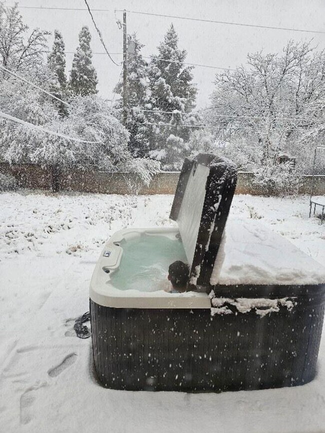 Building Photo - Student Housing: Private Bedroom