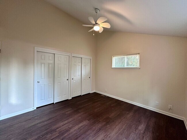 Building Photo - 6204e