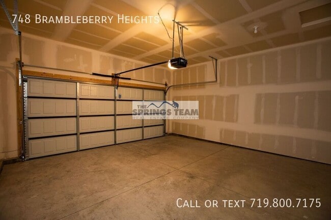 Building Photo - 748 Brambleberry Hts