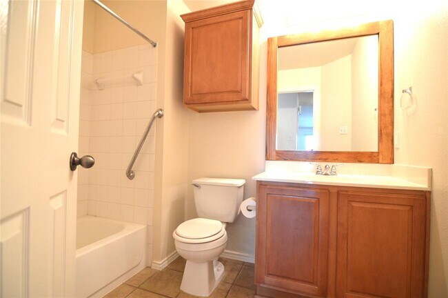 Building Photo - 3148 Henderson Path