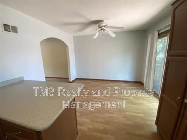 Building Photo - 12725 S Raintree Dr