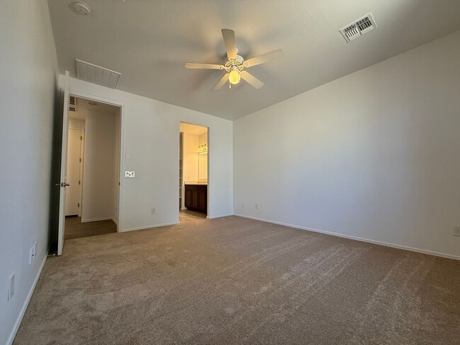 Building Photo - Laveen, Gated Community, 3 bed, 2 bath Gre...