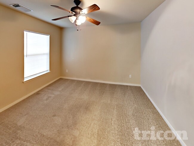 Building Photo - 410 Crosby Village Dr