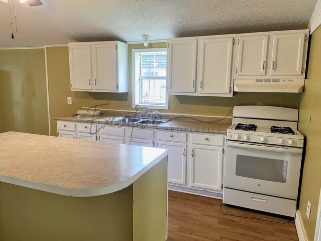 Building Photo - Affordable 2-Bed Home in Sulphur with Grea...