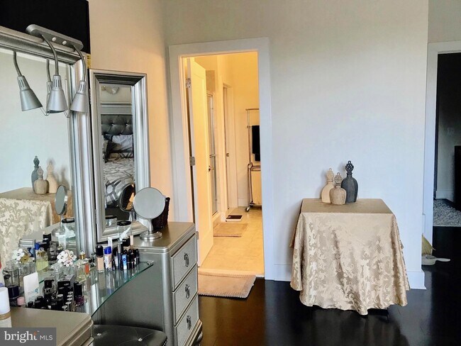 Building Photo - 11 Silverway Dr