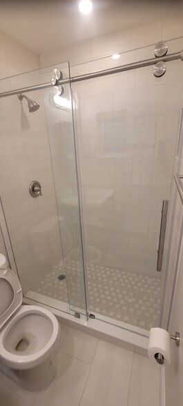 Building Photo - 3360 NE 16th Ave