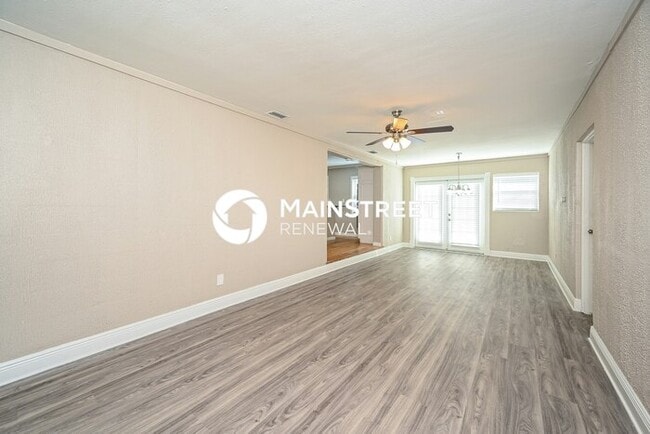 Building Photo - 3 Bedroom Pet-Friendly Home in St Petersburg, FL with Main Street Renewal
