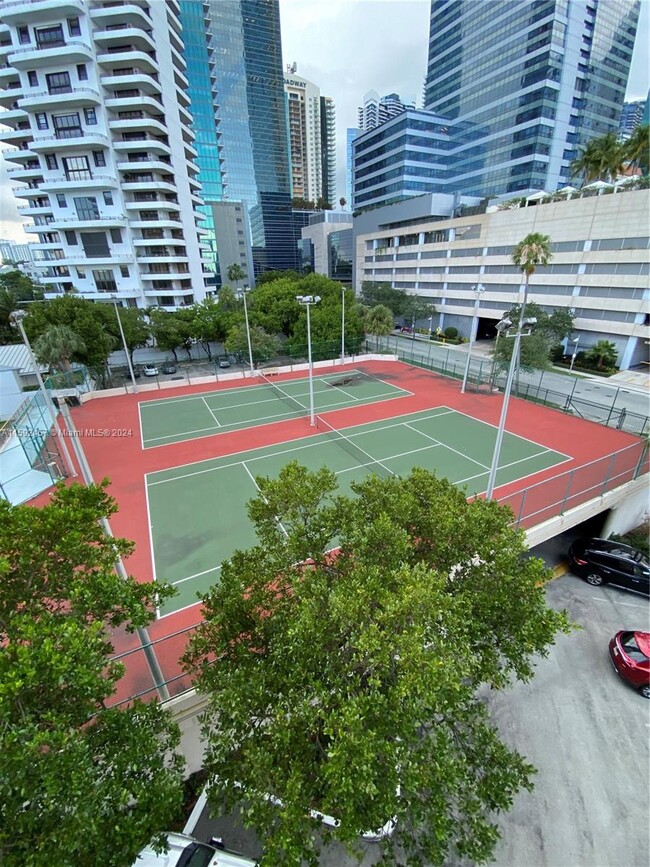 Building Photo - 1450 Brickell Bay Dr