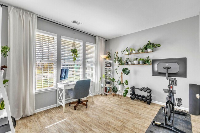 Building Photo - Stunning 4 Bed/2.5 Bath home in Creekside