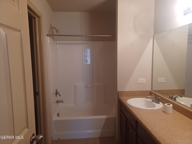 Building Photo - 2300 Honey Dew St