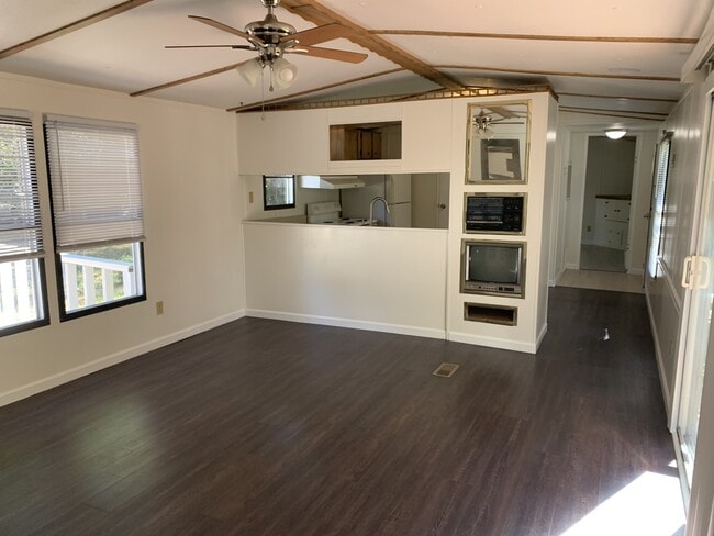 Building Photo - 111 Hunter Ct