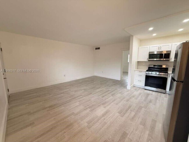 Building Photo - 1280 W 54th St