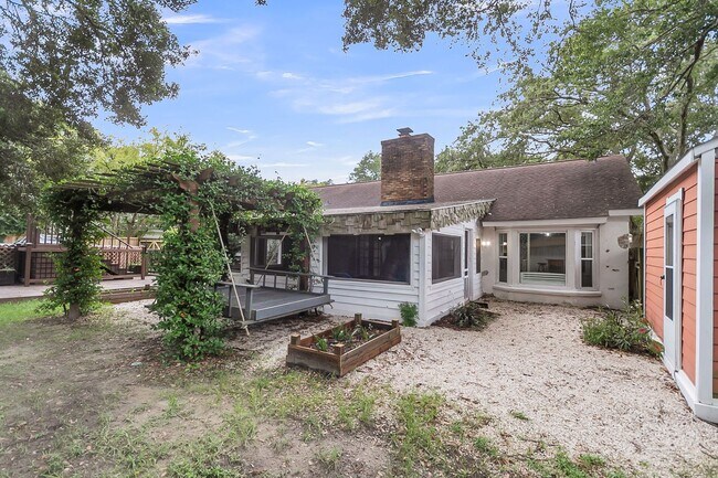 Building Photo - Charming Updated Home with Designer Kitche...