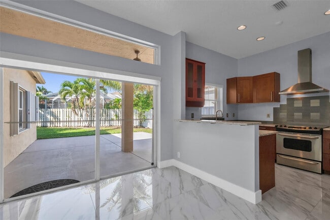 Building Photo - 716 Juniper Ln