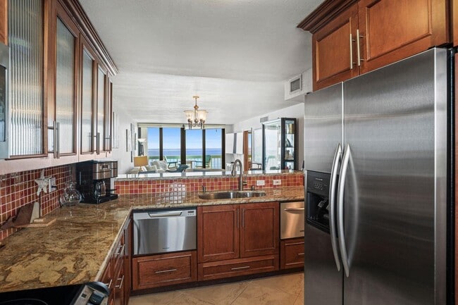 Building Photo - 9940 S Ocean Dr