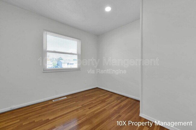 Building Photo - 907 Higbee Dr N