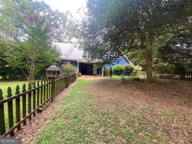 Building Photo - 522 Capri Dr