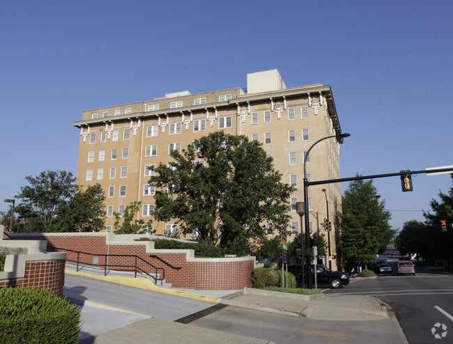 Building Photo - Greenville Summit Apartments