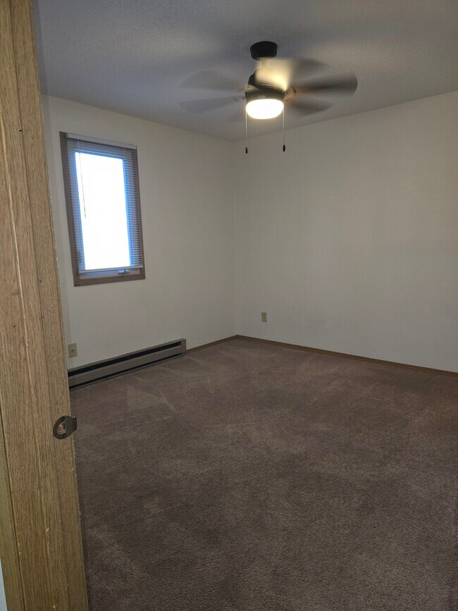 Building Photo - 104 E Mill St