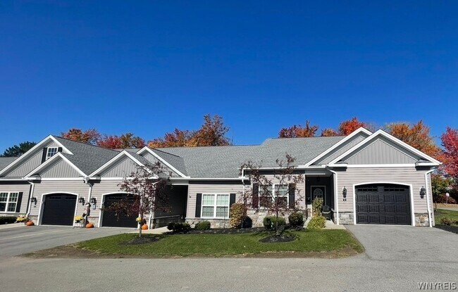 Building Photo - 5281-5287 Chestnut Ridge Rd